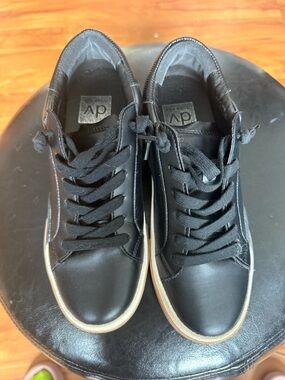 Dolce Vita Black Low-Top Sneakers with Tan Contrast Sole